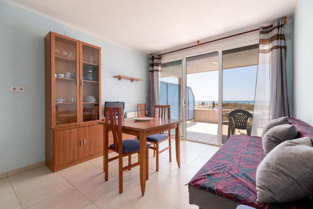 Apartamentos Denis 카스테데펠스 외부 사진