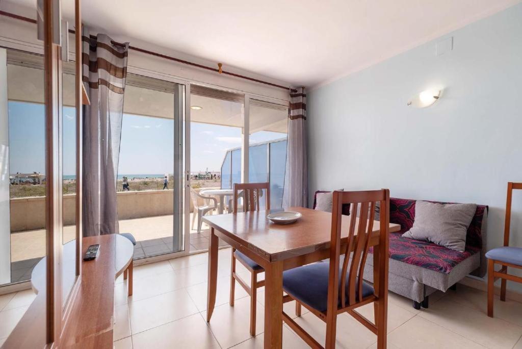 Apartamentos Denis 카스테데펠스 외부 사진