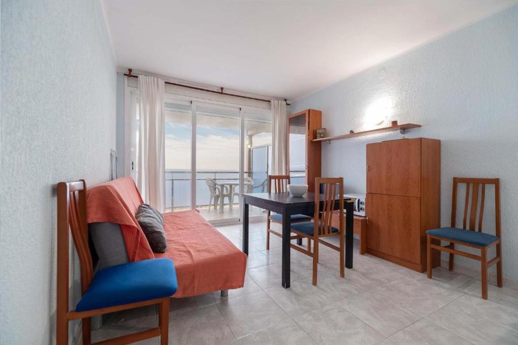 Apartamentos Denis 카스테데펠스 외부 사진